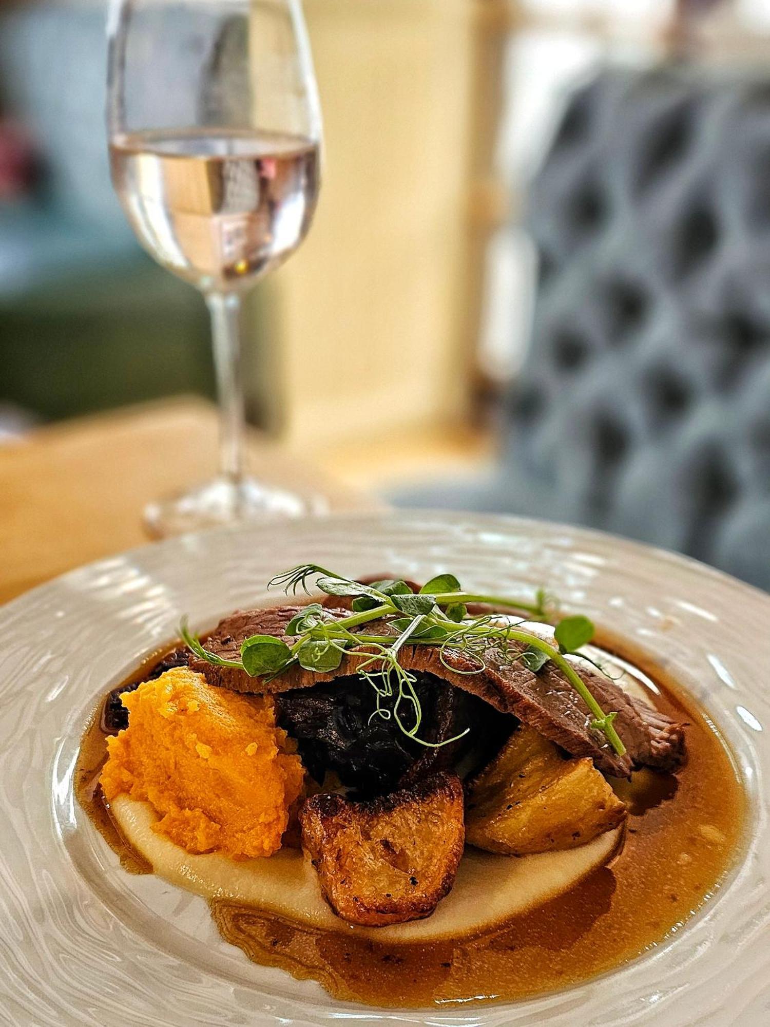 The Crown Aldbourne Hotel ภายนอก รูปภาพ